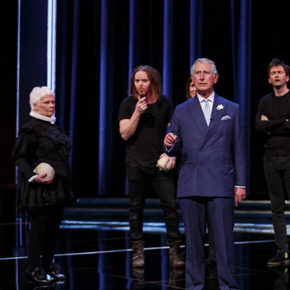 Le prince Charles est monté sur scène pour jouer Hamlet aux côtés des comédiens britanniques à l'occasion du 400e anniversaire de la mort de William Shakespeare lors d'une performance exceptionnelle (Shakespeare Live!) au Royal Shakespeare Theatre à Stratford-upon-Avon le 23 avril 2016.