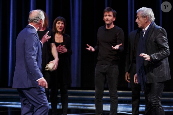 Le prince Charles est monté sur scène pour jouer Hamlet aux côtés des comédiens britanniques à l'occasion du 400e anniversaire de la mort de William Shakespeare lors d'une performance exceptionnelle (Shakespeare Live!) au Royal Shakespeare Theatre à Stratford-upon-Avon le 23 avril 2016.