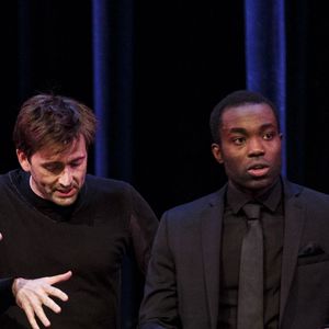 Tim Minchin, David Tennant, Paapa Essiedu et Benedict Cumberbatch lors de la représentation de Shakespeare Live!, performance exceptionnelle organisée à l'occasion du 400e anniversaire de la mort de William Shakespeare au Royal Shakespeare Theatre à Stratford-upon-Avon le 23 avril 2016.