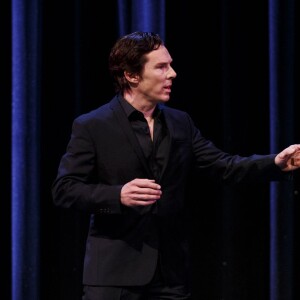 Benedict Cumberbatch et Paapa Essiedu lors de la représentation de Shakespeare Live!, performance exceptionnelle organisée à l'occasion du 400e anniversaire de la mort de William Shakespeare au Royal Shakespeare Theatre à Stratford-upon-Avon le 23 avril 2016.
