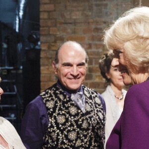 Camilla Parker-Bowles, duchesse de Cornouailles, rencontre Helen Mirren, Judi Dench et David Suchet lors de la représentation de Shakespeare Live!, performance exceptionnelle organisée à l'occasion du 400e anniversaire de la mort de William Shakespeare au Royal Shakespeare Theatre à Stratford-upon-Avon le 23 avril 2016.