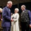 Le prince Charles et Camilla Parker Bowles saluent Judi Dench et David Suchet lors de la représentation de Shakespeare Live!, performance exceptionnelle organisée à l'occasion du 400e anniversaire de la mort de William Shakespeare au Royal Shakespeare Theatre à Stratford-upon-Avon le 23 avril 2016.