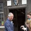 Le prince Charles visite la maison de New Place où William Shakespeare a passé ses années de retraite à l'occasion du 400e anniversaire de la mort de Shakespeare à Stratford-upon-Avon le 23 avril 2016.