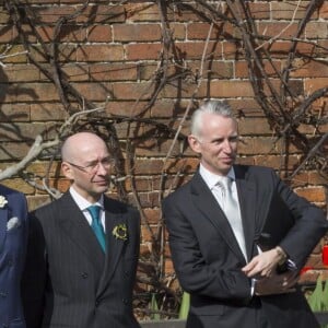 Le prince Charles visite la maison de New Place où William Shakespeare a passé ses années de retraite à l'occasion du 400e anniversaire de la mort de Shakespeare à Stratford-upon-Avon le 23 avril 2016.