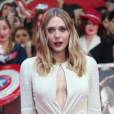 Elizabeth Olsen (robe Alexander McQueen) lors de la première de Captain America: Civil War au Vue Westfield, Londres, le 26 avril 2016.