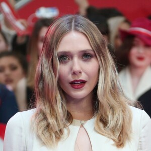 Elizabeth Olsen (robe Alexander McQueen) lors de la première de Captain America: Civil War au Vue Westfield, Londres, le 26 avril 2016.