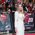 Elizabeth Olsen (robe Alexander McQueen) lors de la première de Captain America: Civil War au Vue Westfield, Londres, le 26 avril 2016.