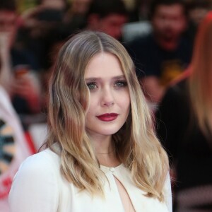 Elizabeth Olsen (robe Alexander McQueen) lors de la première de Captain America: Civil War au Vue Westfield, Londres, le 26 avril 2016.