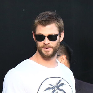 Chris Hemsworth arrive pour l'émission "Jimmy Kimmel Live" à Los Angeles le 14 avril 2016