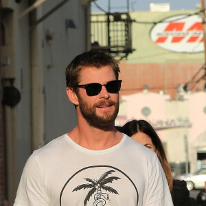 Chris Hemsworth arrive pour l'émission "Jimmy Kimmel Live" à Los Angeles le 14 avril 2016