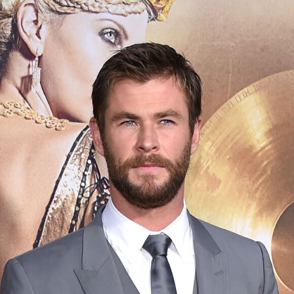 Chris Hemsworth lors de la première du film "Le Chasseur et la reine des glaces" au Village Theatre à Los Angeles, le 11 avril 2011