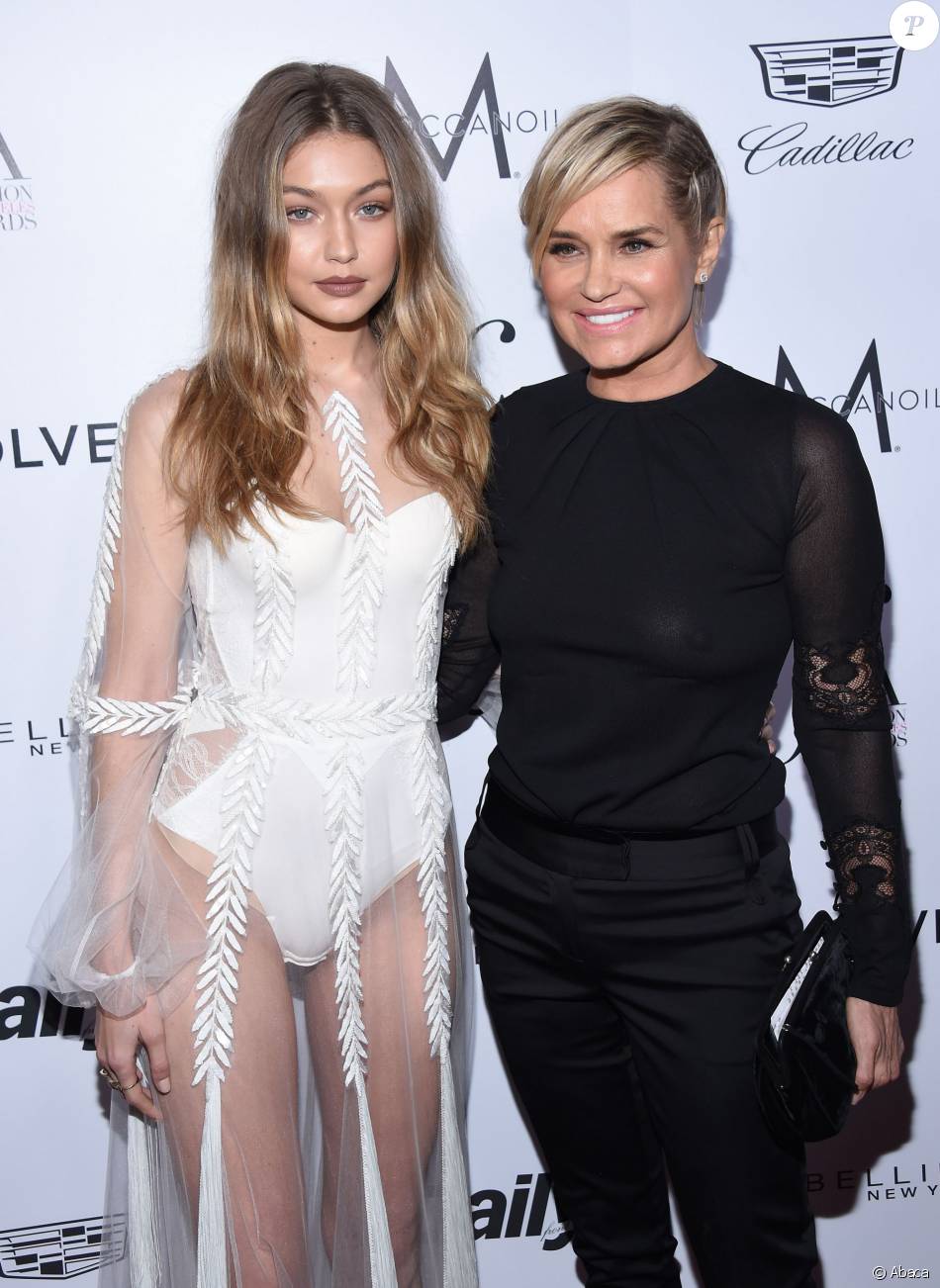 Gigi Et Yolanda Hadid Aux Daily Front Rows Fashion La Awards à Los Angeles Le 20 Mars 2016 