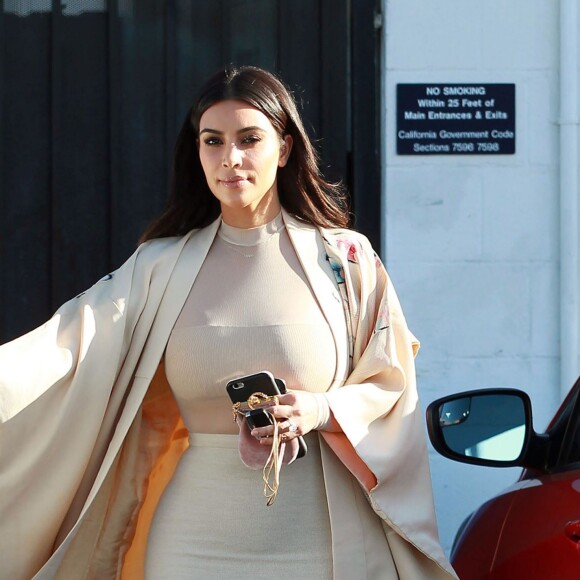 Kim Kardashian quitte un studio télé à Van Nuys, le 27 avril 2016.