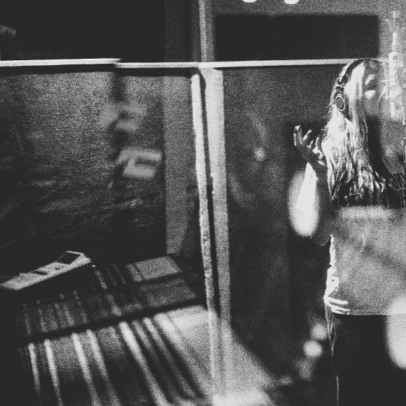 De retour en studio, Kesha a remercié le Dj Zedd de son soutien. Son nouveau single True Colors sortira le 29 avril 2016