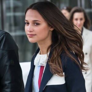 Alicia Vikander - Sorties du défilé de mode prêt-à-porter "Louis Vuitton", collection automne-hiver 2016/2017, à Paris. Le 9 mars 2016 © Cyril Moreau / Bestimage