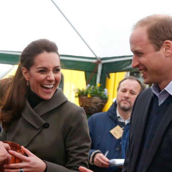 Le duc et la duchesse de Cambridge à Denbigh au Pays de Galles le 20 novembre 2015. Kate Middleton et le prince William fêtent leurs 5 ans de mariage le 29 avril 2011.