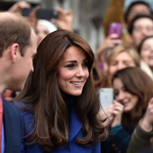 Le duc et la duchesse de Cambridge le 23 octobre 2015 à Dundee, en Ecosse. Kate Middleton et le prince William fêtent leurs 5 ans de mariage le 29 avril 2011.