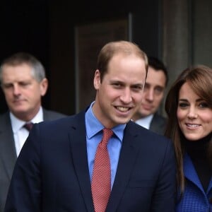 Le duc et la duchesse de Cambridge le 23 octobre 2015 à Dundee, en Ecosse. Kate Middleton et le prince William fêtent leurs 5 ans de mariage le 29 avril 2011.