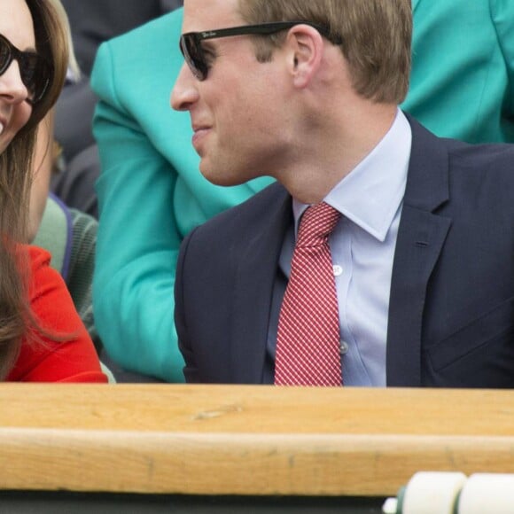 Le duc et la duchesse de Cambridge à Wimbledon le 8 juillet 2015. Kate Middleton et le prince William fêtent leurs 5 ans de mariage le 29 avril 2011.