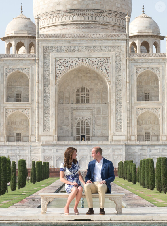 Le duc et la duchesse de Cambridge au Taj Mahal lors de leur tournée royale en Inde et au Bhoutan en avril 2016. Kate Middleton et le prince William fêtent leurs 5 ans de mariage le 29 avril 2011.