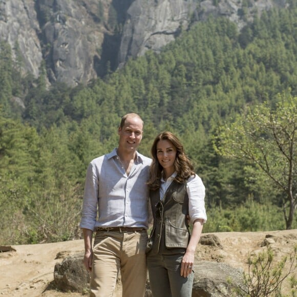 Le duc et la duchesse de Cambridge en randonnée vers la tanière du tigre au Bhoutan lors de leur tournée royale en Inde et au Bhoutan en avril 2016. Kate Middleton et le prince William fêtent leurs 5 ans de mariage le 29 avril 2011.