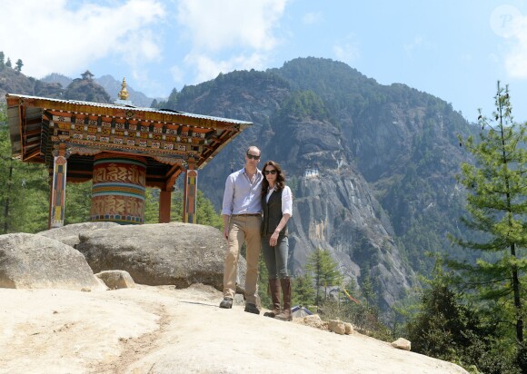 Le duc et la duchesse de Cambridge en randonnée vers la tanière du tigre au Bhoutan lors de leur tournée royale en Inde et au Bhoutan en avril 2016. Kate Middleton et le prince William fêtent leurs 5 ans de mariage le 29 avril 2011.