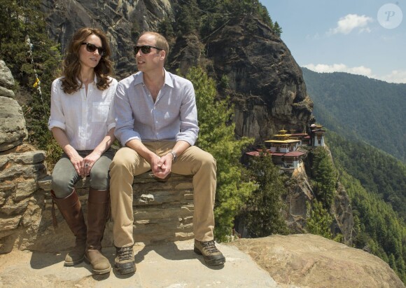 Le duc et la duchesse de Cambridge en randonnée vers la tanière du tigre au Bhoutan lors de leur tournée royale en Inde et au Bhoutan en avril 2016. Kate Middleton et le prince William fêtent leurs 5 ans de mariage le 29 avril 2011.