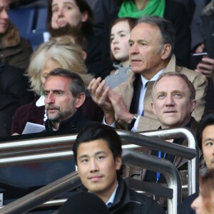 Nicolas Sarkozy, François-Henri Pinault et son fils François - People au match de football "PSG - Rennes" au Parc des Princes à Paris. Le 29 avril 2016 © Cyril Moreau / Bestimage  People at the soccer game "PSG - Rennes" at Parc des Princes in Paris. On april 29th 201629/04/2016 - Paris