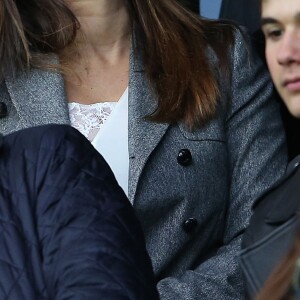 Karine Ferri - People au match de football "PSG - Rennes" au Parc des Princes à Paris. Le 29 avril 2016 © Cyril Moreau / Bestimage