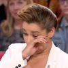 La chanteuse Chimène Badi, très émue par l'interview de son père dans "Vivement dimanche" sur France 2. Le 1er mai 2016.