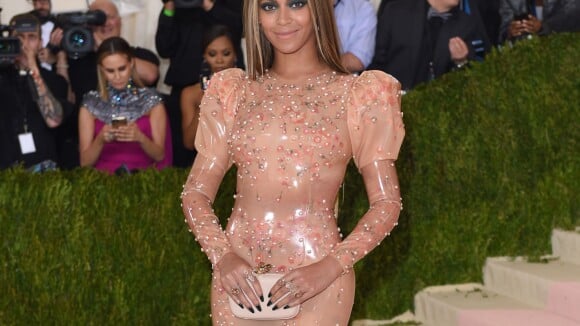 Met Gala 2016 : Beyoncé, divine en latex, sans Jay Z