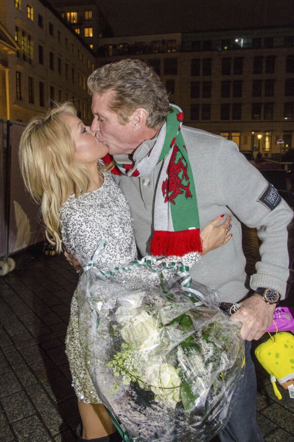 David Hasselhoff et sa compagne Hayley Roberts  à la Sylvesterparty pour le réveillon du Nouvel An à la porte de Brandebourg à Berlin. Le 31 décembre 2014
