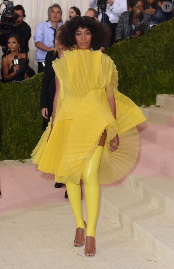 Solange Knowles lors de la Soirée Costume Institute Benefit Gala 2016 (Met Ball) sur le thème de "Manus x Machina" au Metropolitan Museum of Art à New York, le 2 mai 2016.