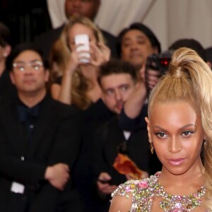Beyonce, Jay-Z à la Soirée Costume Institute Gala 2015 (Met Ball) au Metropolitan Museum, célébrant l'ouverture de Chine: à travers le miroir à New York. Le 4 mai 2015.