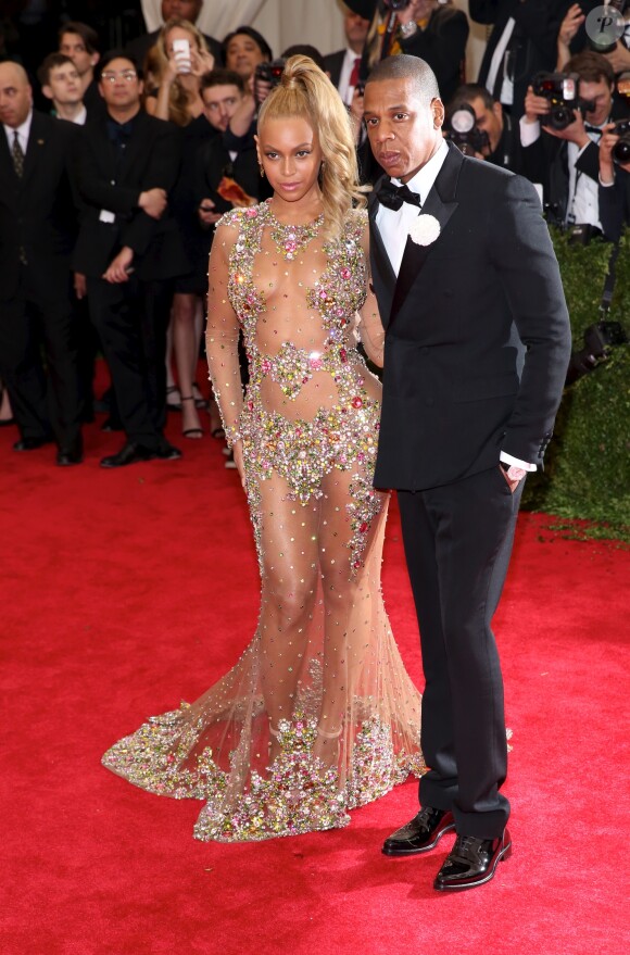 Beyonce, Jay-Z à la Soirée Costume Institute Gala 2015 (Met Ball) au Metropolitan Museum, célébrant l'ouverture de Chine: à travers le miroir à New York. Le 4 mai 2015.
