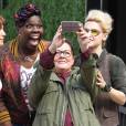 Kristen Wiig, Melissa McCarthy, Kate McKinnon et Leslie jone se font des selfies sur le tournage de 'Ghostbusters' à New York, le 19 septembre 2015
