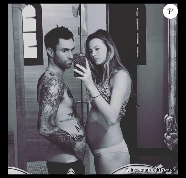 Adam Levine semble avoir pris du ventre pendant la grossesse de sa femme Behati Prinsloo qui attend leur premier enfant. Photo publiée sur Instagram, le 3 mai 2016