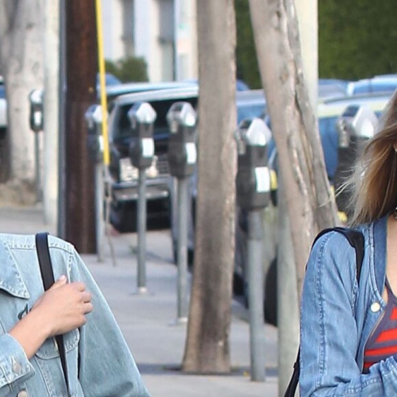 Lily Aldridge et Behati Prinsloo enceinte font du shopping entre amies à West Hollywood. Elles retrouvent plus tard Rosie Huntington-Whiteley pour déjeuner. Le 30 mars 2016