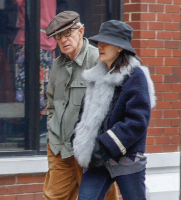 Exclusif - Woody Allen et sa femme Soon Yi sur le tournage de son nouveau film à New York, le 6 avril 2016.