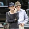 Woody Allen et sa femme Soon-Yi Previn se promènent dans les rues de New York le 18 juin 2015.