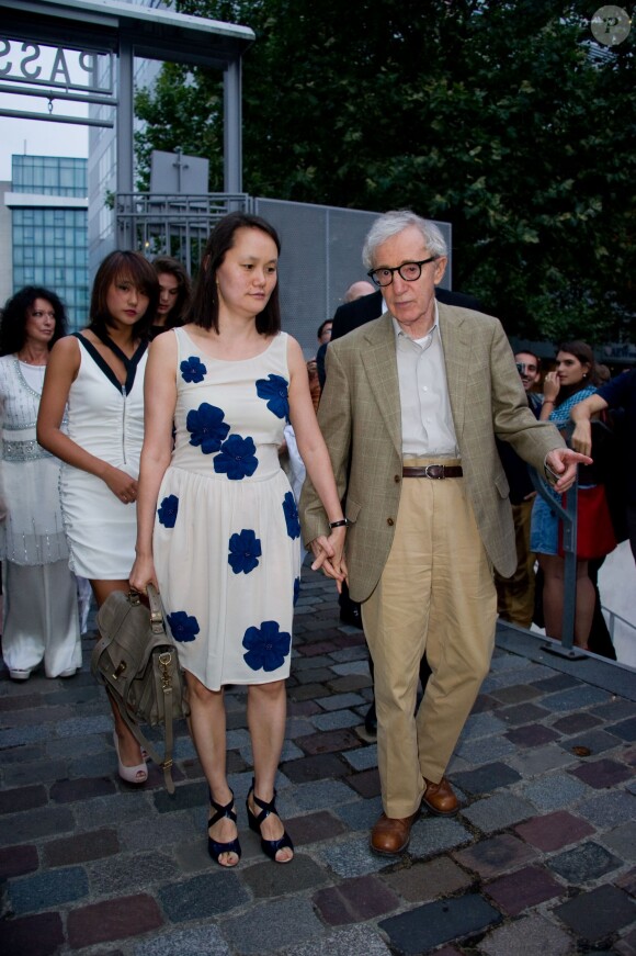Woody Allen avec sa femme Soon-Yi - Avant-première du film "Blue Jasmine" à l'UGC Bercy a Paris, le 27 août 2013.