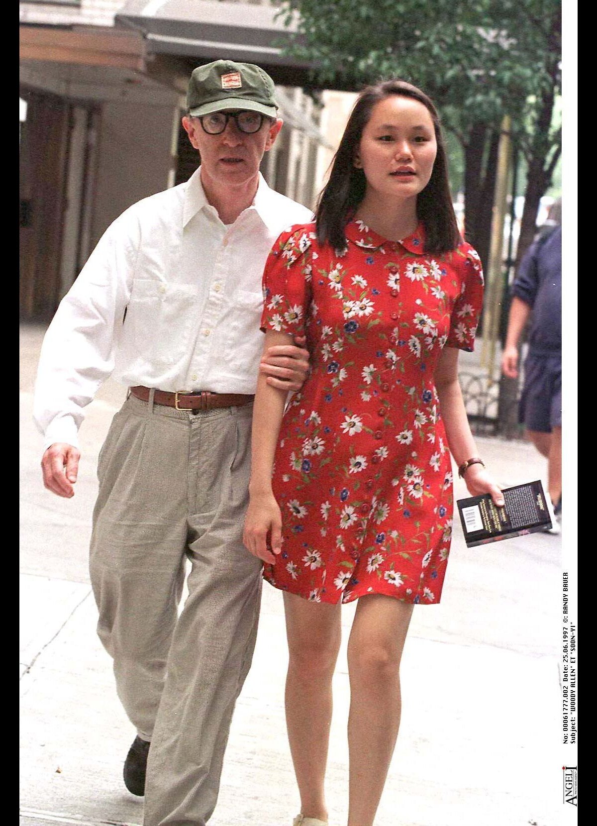 Photo : Woody Allen et Soon-Yi Previn à New York en 1997 - Purepeople