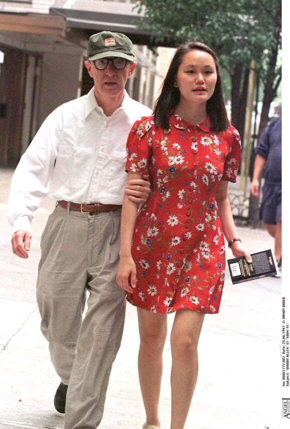 Woody Allen et Soon-Yi Previn à New York en 1997