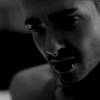 Bill Kaulitz se lance en solo avec un premier titre : Love Don't Break Me. Vidéo publiée sur Youtube, le 29 avril 2016