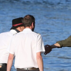 Jennifer Garner à loué un bateau avec ses enfants Violet, Seraphina et Samuel pour faire une ballade d'1h30 sur la Seine à Paris le 7 mai 2016. Jennifer a dégusté du champagne, du vin rouge et de la pizza.