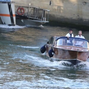 Jennifer Garner à loué un bateau avec ses enfants Violet, Seraphina et Samuel pour faire une ballade d'1h30 sur la Seine à Paris le 7 mai 2016. Jennifer a dégusté du champagne, du vin rouge et de la pizza.