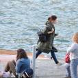 Jennifer Garner à loué un bateau avec ses enfants Violet, Seraphina et Samuel pour faire une ballade d'1h30 sur la Seine à Paris le 7 mai 2016.