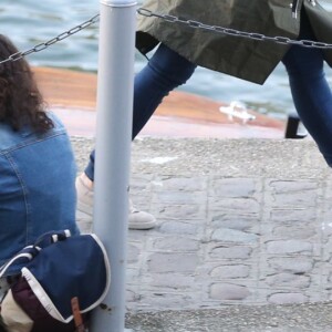 Jennifer Garner à loué un bateau avec ses enfants Violet, Seraphina et Samuel pour faire une ballade d'1h30 sur la Seine à Paris le 7 mai 2016.