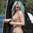 Kylie Jenner, les cheveux bleu turquoise, de sortie à Los Angeles, le 10 juillet 2015.