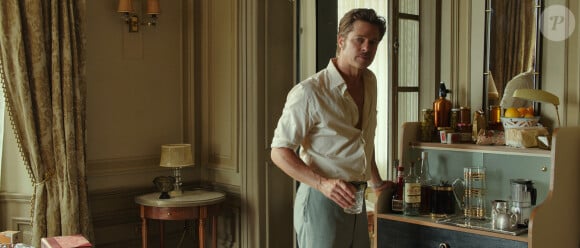 Brad Pitt carburait au whisky sur le tournage de "Vue sur mer", et ce n'était pas que pour les besoins du film sorti en décembre 2015.